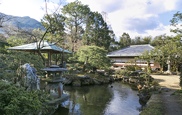 Alongside a garden pond in the shape of the kanji character for heart stand an elegant teahouse and arbor.