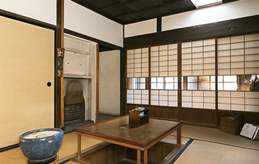 The living room where Hirose used to spend a lot of his time. The room has a fireplace, and the sliding doors have glass panes. The glass panes were placed at Hirose’s eye level while seated so that he could observe the servants going to and fro.
