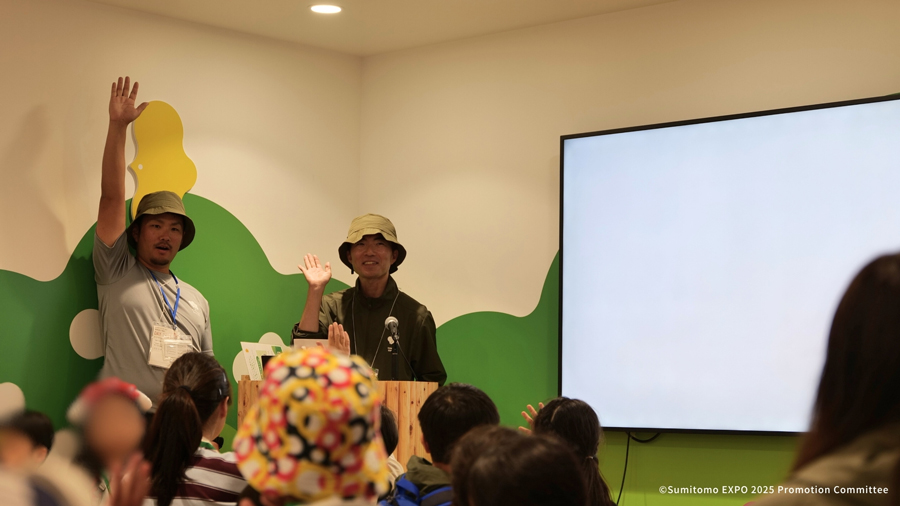 At the “Forest School,” children explore the relationship between forests and people through tablet-based quizzes and interactive activities.
