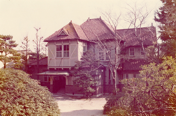 The main residence of the House of Sumitomo in Sumiyoshi, which housed Sumitomo Shushi-shitsu (Sumitomo Historiography Office)
