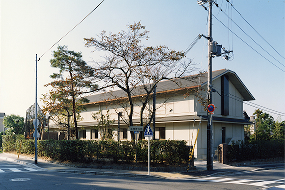 The building housing Sumitomo Historical Archives upon completion in 1986