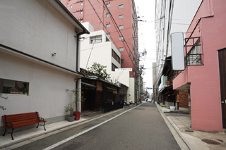 政友が開業した「富士屋」周辺の現在の街並み