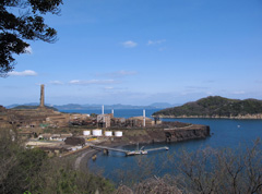 瀬戸内海に浮かぶ四阪島を訪れる