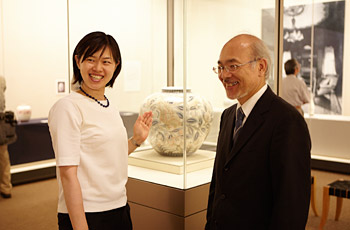 左：泉屋博古館分館 学芸員 森下愛子、右：住友史料館副館長　末岡照啓