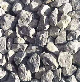 セメントの主原料「石灰石」（出典 セメント協会）